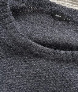Filippa K kidmoher sweterek | S