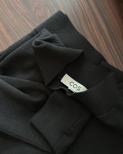 COS 100% wełna czarny sweter | M/L